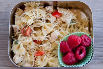 Cold Lunch Ideas For Kids, Broccoli Chicken Alfredo, Camp Lunch, Healthy Snacks Lunch, Olive Food, Leftover Cooked Chicken, Monkey Food, Fun Foods For Kids, Bowtie Pasta Salad