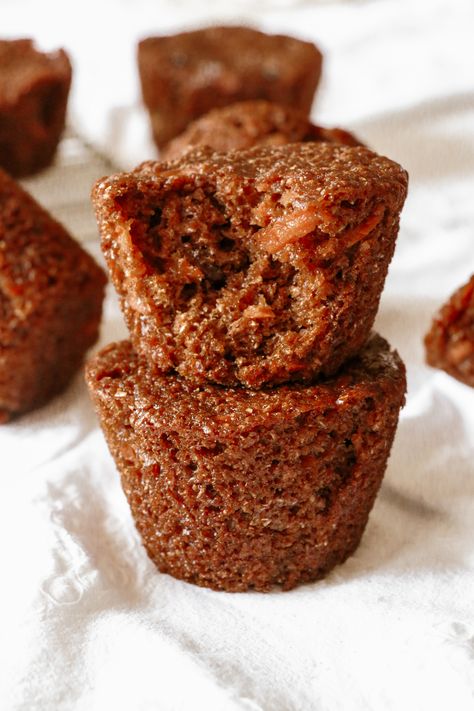 Carrot and Raisin Bran Muffins - Lepp Farm Market Carrot Bran Muffins, Vegan Banana Bread Muffins, Raisin Bran Muffin Recipe, Raisin Bran Muffins, Raisin Bran, Raisin Muffins, Bran Muffin Recipes, Carrot Cake Recipe Easy, Carrot Muffins