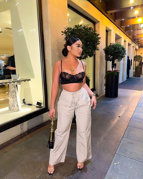 A n n a R i c h e® on Instagram: “Don’t talk, just show them. @missguided #missguided” Lace Bra Outfit, Bedroom Women, Club Attire, Bra Outfit, Outfit Dinner, Makeup Outfit, City Night, Lingerie Outfits, Night Out Outfit