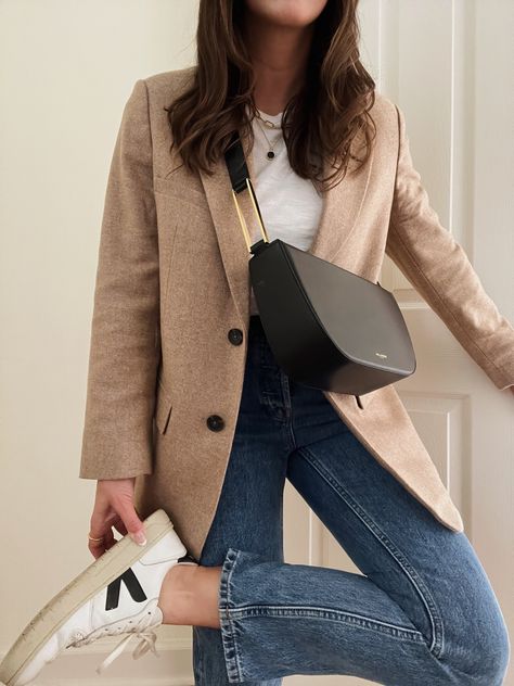 Shop The ’80s Blazer and other curated products on LTK, the easiest way to shop everything from your favorite creators. Tan Blazer Outfits, 80s Blazer, Blazer Outfits For Women, Elegante Casual, Looks Street Style, Anine Bing, Oversized Jacket, Mode Inspo, Blazer Outfits