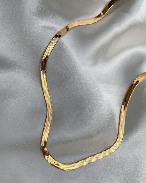 Southside Charms on Instagram: “Our best selling Herringbone Chain now comes in a bigger and better size ⚡️Meet the XL Herringbone Chain⚡️ Hypoallergenic + Non-tarnish! •…” Herringbone Chain, Pearl Collection, Chain Earrings, Ring Bracelet, Pearl Jewelry, Herringbone, Personalized Jewelry, Chains Necklace, Lobster Clasp