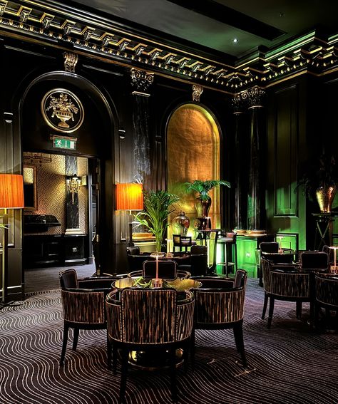 Would you like to have a cocktail 🍸 at the incredible Beaufort Bar at The Savoy? 🇬🇧 We recently enjoyed a luxury London weekend break at The Savoy, to celebrate our wedding anniversary. You can read all about it in my blog hotel review here: theprivatetraveller.com/hotel-reviews/savoy-london Booking with Classic Travel really meant a VIP upgrade to our stay, with an array of additional benefits by booking with The Private Traveller. Contact me for more details. 📍 The Savoy London | Stran... The Savoy London, Savoy Hotel London, Savoy London, Spa London, London Weekend, Jazz Lounge, Savoy Hotel, Weekend Break, Luxury London