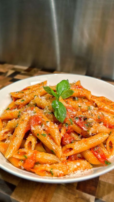 Tomato Based Pasta, Notorious Foodie, Arrabbiata Pasta, Pasta Lover, Pasta Fresca, Red Chilli, Photo Download, Home Chef, Turn Up