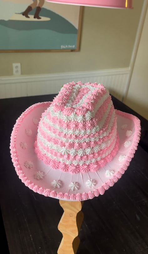 Cowboy Hat Cake, 14th Birthday Cakes, Pink Cowboy Hat, Hat Cake, Cowboy Birthday Party, Decor Western, Western Hat, Cowboy Birthday, Fake Cake