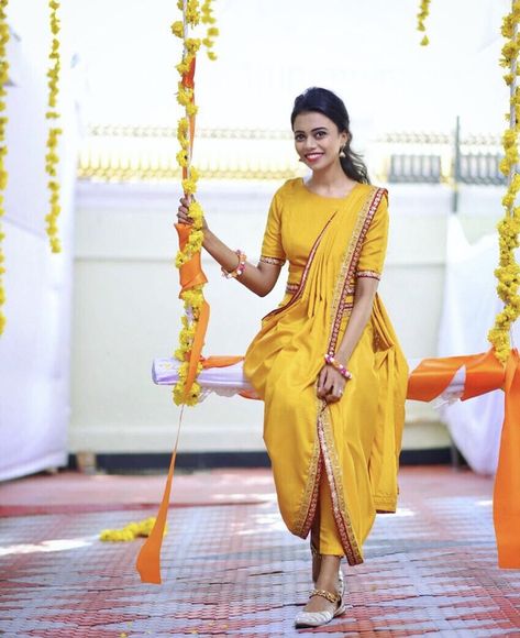 Classy Mehndi & Haldi outfit with a tinch of yellow !! #yellow #outfit #bride #mehndi #haldi #indian #decoration Outfit For Haldi Function, Yellow Dress For Haldi Function, Dress For Haldi Function, Haldi Dress Ideas, भारतीय दुल्हन संबंधी, Mehandi Outfits, Haldi Ceremony Outfit, डिजाइनर कपड़े, Haldi Dress