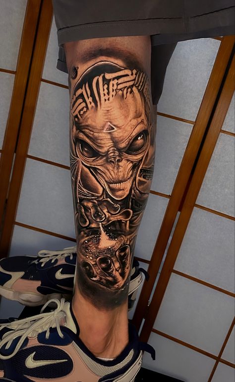 tatuagem tattoo tatuagens tattoos blackwork realism blacklism fineline alien et e.t alienígena creator criação deus alternativo Galaxy Tattoo Sleeve, E.t Tattoo, 90s Tattoos, Big Cat Tattoo, Nostalgic 90s, Galaxy Tattoo, Alien Tattoo, Leg Sleeve Tattoo, Graffiti Cartoons