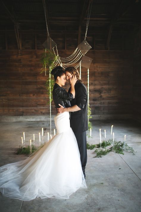 rock chic meets naturalist inspiration // photo by ee photography // styling by Sweet Sunday Events Biker Wedding, Wedding Fotos, Rock N Roll Wedding, Autumn Bride, Rock Wedding, Rock N Roll Bride, Rock Chic, Gothic Wedding, Boho Vintage