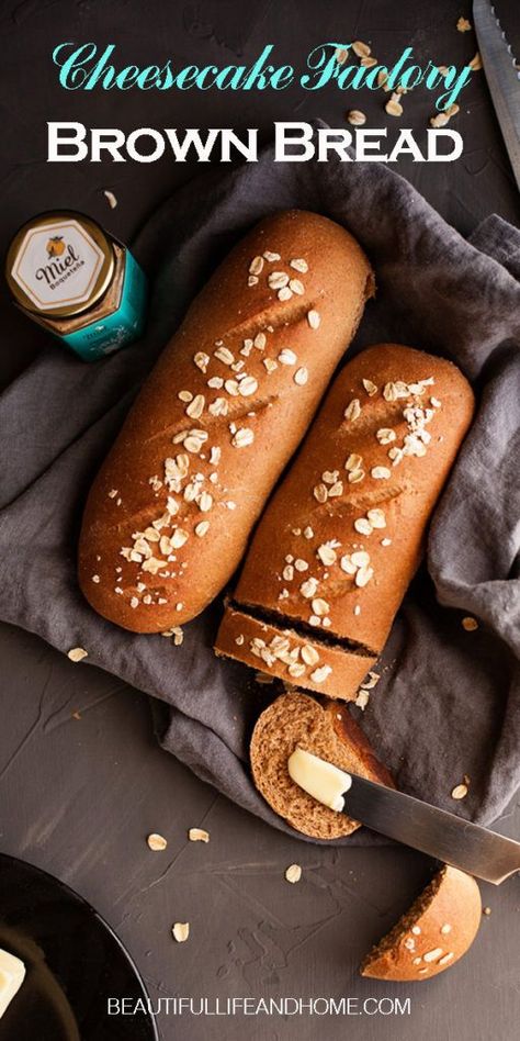 Cheesecake Factory Brown Bread, Brown Bread Recipe, Cheesecake Factory Copycat, Edible Ideas, Bread With Chocolate, Honey Wheat Bread, Hot Bread, Biscuit Bread, Honey Wheat