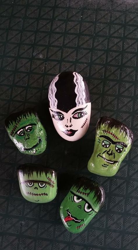 frankenstein and frankenstein's bride painted rocks Halloween Pebbles, Frankenstein's Bride, Halloween Painted Rocks, Turtle Garden, Rock Projects, Fall Rock, Painted Rock Animals, Halloween Rocks, Mermaid Painting