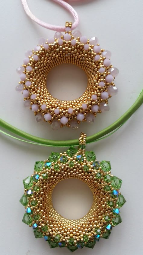 Diy Jewelry Making Tutorials, Crochet Ornament Patterns, Golden Sun, Beaded Jewels, Beaded Jewlery, Beaded Rope, Beading Tutorial, Handmade Beaded Jewelry, Bead Stitching