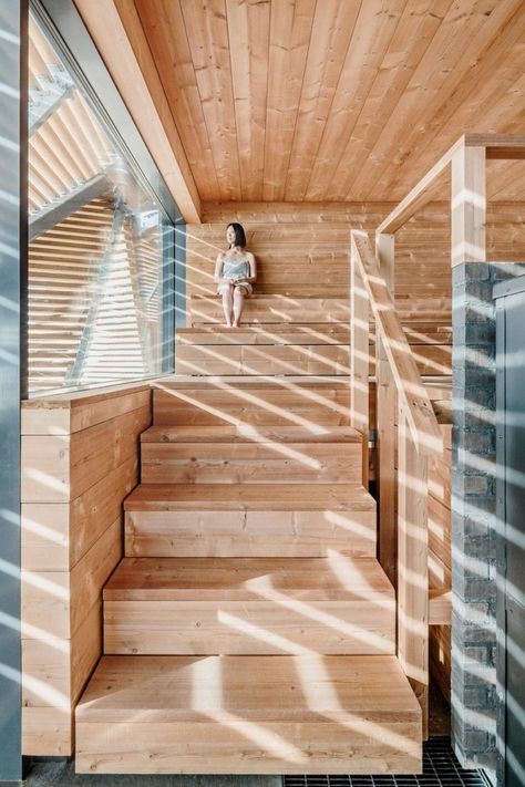 Loyly Sauna – A Waterfront Sauna in Helsinki Coast | Avanto Architects Sauna Architecture, Wooden Sauna, Indoor Sauna, Finnish Sauna, Sauna Design, Karuizawa, Sauna Room, Bleachers, Wooden Slats