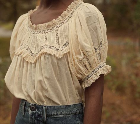 Style Parisian Chic, Clothing Details, Current Styles, White Blouse, Sheer Lace, Hard To Find, Dream Wardrobe, Very Rare, Pretty Outfits