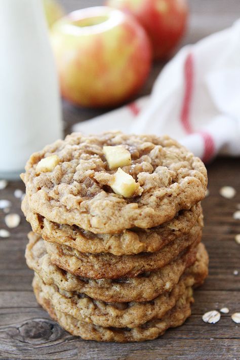 Peanut Butter Apple Oatmeal Cookies Recipe on twopeasandtheirpod.com These cookies will remind you of your favorite snack!  They are even better though! Biscoff Oatmeal, Caramel Apple Oatmeal Cookies, Chewy Oatmeal Chocolate Chip Cookies, Peanut Butter Apple, Apple Oatmeal Cookies, Oatmeal Chocolate Chip Cookie Recipe, Apple Oatmeal, Gluten Free Chocolate Chip Cookies, Apple Cookies