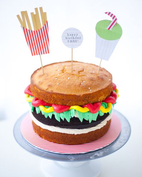 Cute Hamburger, Coco Cake, Hamburger Cake, Coffee Icing, Burger Cake, 9th Birthday Cake, Cake Land, Buttercream Decorating, Cake Simple