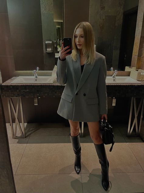 Boots Blazer Dress, Blazer Dress Boots Outfit, Oversized Blazer As Dress, Blazer And High Boots, Dress Blazer And Boots Outfit, Oversize Blazer With Dress, Grey Oversize Blazer Outfit, Night Out Outfit Blazer, Grey Party Outfit