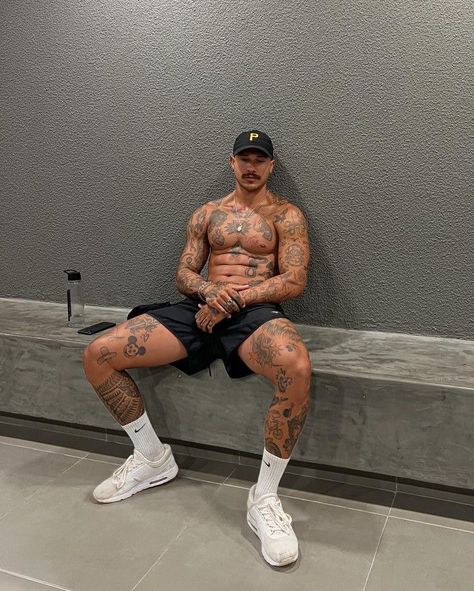 Traditional Leg Tattoo Men, Leg Tats For Men, Old Money Streetwear, Trap Tattoos Men, Tattooed Guys, Motivation Men, Tattoed Guys, Tatted Men, Female Gaze