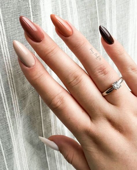 Fall Nail Multi Colors, November Nails Designs Fall Almond, Fall Multicolor Nails, Nail Color And Design, Peony Nails, Nails Design Fall, Trap Queen, Unghie Sfumate, Brown Nail