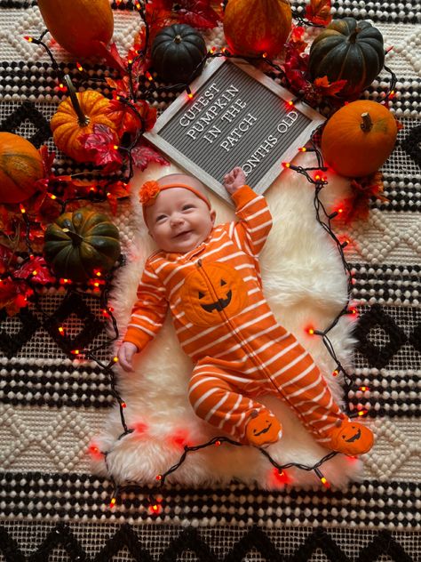 Milestone Fall Pictures, 4 Month Old Halloween Photoshoot, Two Months Letter Board, October One Month Picture, 2 Month Halloween Pictures, One Month Old Halloween Pictures, Babies First Halloween Pictures, Halloween 4 Month Old Pictures, 1 Month October Pictures