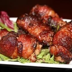 Bacon-wrapped chicken livers-- popular cocktail party fair. Chicken Liver Recipes, Bacon Wrapped Appetizers, Liver And Onions, Liver Recipes, Bacon Appetizers, Wrapped In Bacon, Wrapped Chicken, Chicken Liver, Meat Appetizers