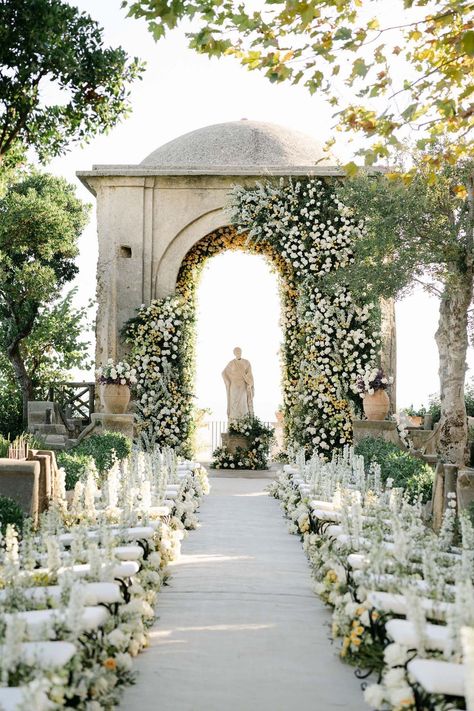 Elegant Garden Wedding Ceremony, Italian Wedding Ceremony Decor, Wedding Aisle Backdrop, Amalfi Coast Italy Wedding, Luxury Wedding Florals, Wedding Flowers Italy, Italy Wedding Ceremony, Tuscany Wedding Ceremony, Italian Wedding Inspiration