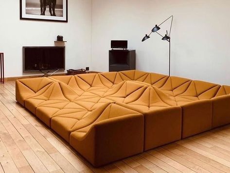 Maiya J. on Twitter: "obsessing over these sofas.… " Unique Sofas, Pierre Paulin, Hal Decor, Dream House Decor, Interior Inspo, Interior Furniture, Dream Home Design, Modular Sofa, Living Design