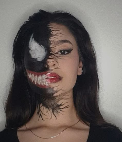 Women Venom Costume, Face Painting Cosplay, Female Venom Costume, Venom Halloween Costume Women, Venom Makeup Halloween, Carnage Makeup, Venom Makeup Female, Face Paint Halloween Women, Venom Halloween Makeup