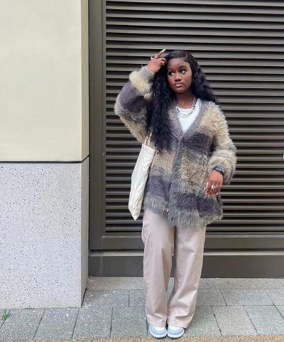 fluffy jumper, asos jumper, sweater, fluffy jumper outfit, streetwear outfit, nike dunks, autumn fits Fluffy Cardigan Outfit, Oversized Cardigan Outfit, Fluffy Jumper, Outfit Nike, Fluffy Cardigan, Sweater Streetwear, Streetwear Inspo, Cardigan Outfit, Jumper Outfit