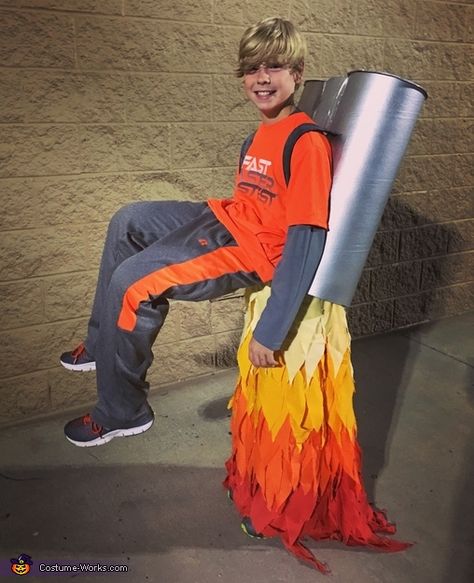 Alana: This is my 12 yr old son, Aidan. His costume this year was a jet pack illusion. We wanted to be creative and make his costume, so we scanned the... Diy Jet Pack, Boys Halloween Costumes Diy, Illusion Costumes, Space Costumes, Jet Pack, Halloween Tutu, Costume Works, Hallowen Costume, Diy Kostüm