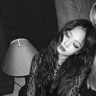 jenlisa matching icon Matching Icons Kpop, Goals Couple, Best Friend Couples, Share Icon, Love U Forever, Girl Couple, Best Anime Couples, Kpop Couples, Icons Kpop