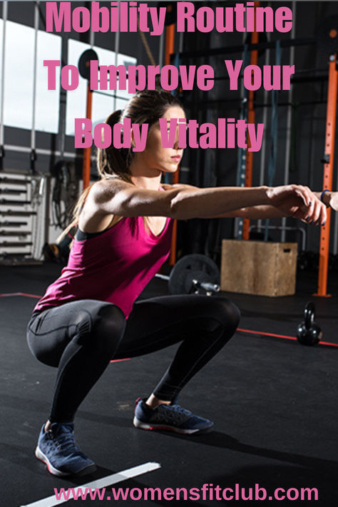 Squat program for strength for women. A woman in workout gear demonstrates various squat exercises, including back squats, front squats, and split squats, aimed at building lower body strength. The program is structured to progressively increase muscle power, focusing on proper form and technique. Ideal for women looking to enhance their strength training routine, whether at home or in the gym. Squat Program, Squat Everyday, Strength Training Women, Strength Training Program, Front Squat, Training Program, Powerlifting, Weight Training, Women's Fitness