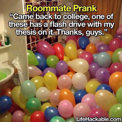 hahaha good dorm room prank Camp Pranks, College Pranks, Roommate Pranks, Food Pranks, Embarrassing Stories, Easy Pranks, Film Facts, April Fools Pranks, Dorm Room Hacks