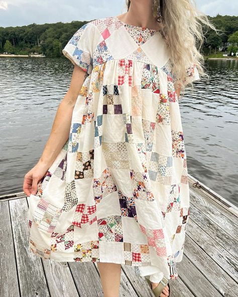 All posts • Instagram Patchwork Dress Aesthetic, Quilted Clothing Patterns, Redesigned Clothes, Quilt Fashion, Outfit Edit, Quilted Dress, Quilted Coats, Frocks And Gowns, Quilted Clothing