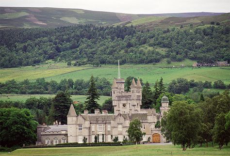 balmoral Nottingham Cottage, Hillsborough Castle, Sandringham House, Balmoral Castle, Royal Lodge, Scottish Homes, Reine Elizabeth, Castles In Scotland, Royal Residence