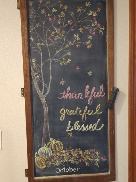 I Love Fall Most Of All Chalkboard Art, Thanksgiving Black Board Ideas, November Blackboard Ideas, Autumn Chalkboard Art Easy, November Chalk Art, Large Chalkboard Ideas, Fall Blackboard Ideas, Fall Chalkboard Art Diy, Thanksgiving Chalk Art