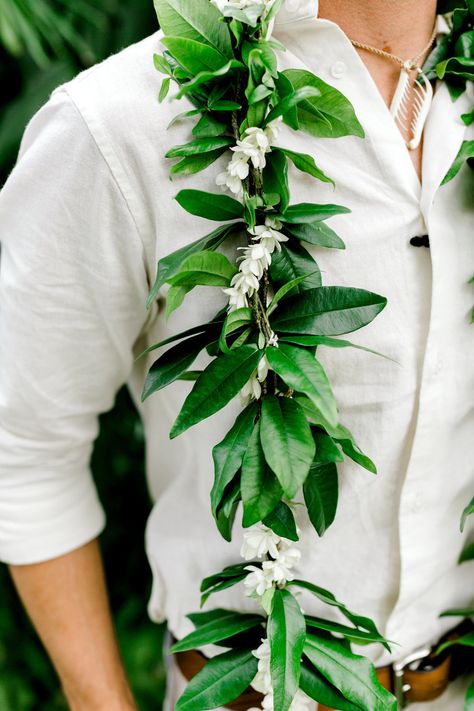 Hawaiian Wedding Leis The Bride, Hawaiian Wedding Mens Attire, Hawaiian Wedding Groomsmen, Haku Lei Wedding Hair, Tropical Wedding Groom, Tropical Groom Attire, Tropical Wedding Groom Attire, Groom Lei, Jacob Aesthetic