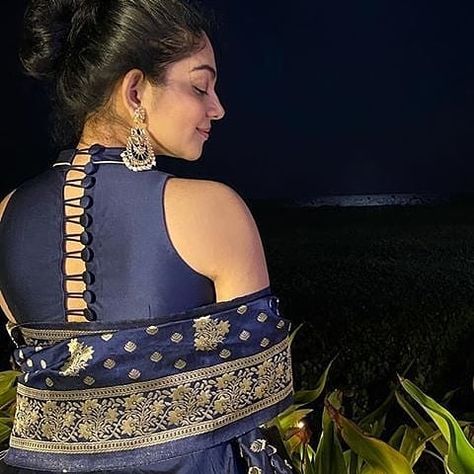 Black Blouse Back Neck Designs, Blouse Design For Saree, Bridal Blouse Design, Latest Blouse Design, Saree Jacket, Designs Blouse, Netted Blouse Designs, Saree Jackets, Blouse Designs High Neck