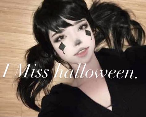 @/smilesforever0316 on insta andb@/happylittlesealpup on tt Emo Girl Makeup Looks, Goth Kawaii Makeup, Real Emo Makeup, Emo Girl Makeup Tutorial, Harajuku Makeup Dark, Subtle Makeup, Barbies Pics, Preppy Stickers, Makeup Tut