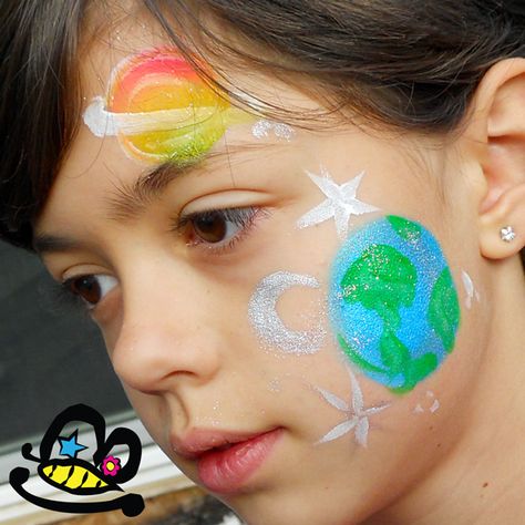 Planet cheek art face painting earth world globe space Planet Face Paint, Earth Day Face Paint, Earth Face Painting, Space Face Paint, Art Face Painting, Makeup Carnaval, Painting Earth, Face Painting For Boys, Painted Earth