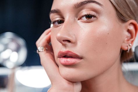 Hailey Rhode Baldwin, Caudalie Beauty Elixir, No Foundation, Airbrush Foundation, Beauty Elixir, Best Serum, Foundation Makeup, Long Lasting Makeup, Glowy Skin