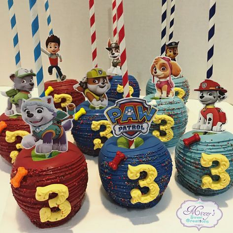 Paw Patrol chocolate covered apples Paw Patrol Chocolate Covered Oreos, Paw Patrol Candy Apples, Paw Patrol Birthday Treats, Paw Patrol Party Treats, Paw Patrol Treats Ideas, Paw Patrol Cake Pop, Paw Patrol Desserts, Paw Patrol Cakepops, Paw Patrol Dessert Table