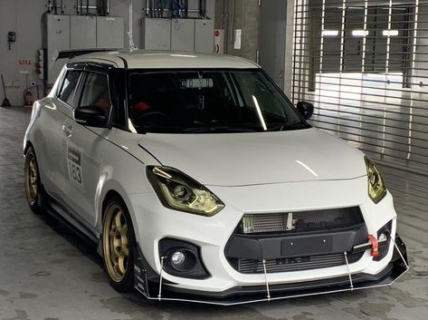 Suzuki Swift Modified, Suzuki Swift Sport Modified, Car Swift, Car Spoiler, Suzuki Swift Sport, Suzuki Cars, Car Modification, Outfit Mujer, Suzuki Swift