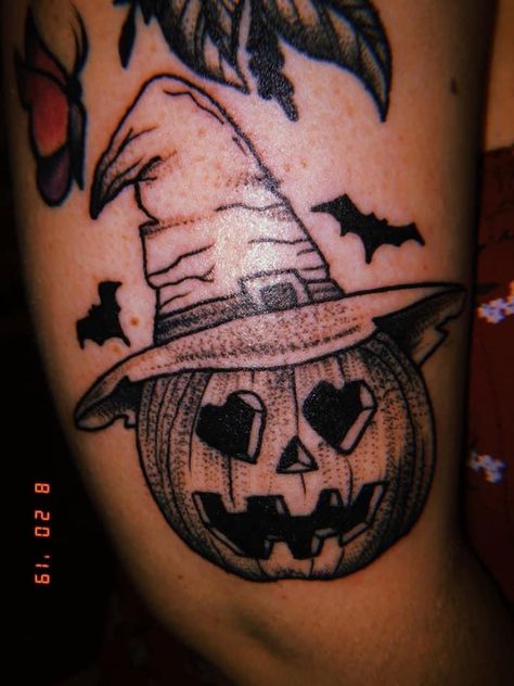 Cute Jack O Lantern Tattoo, Jack O Lantern Tattoo, Jack O Lantern Witch, Big Tattoos, Lantern Tattoo, Hand Tats, Halloween Tattoo, Halloween Tattoos, Body Tattoos