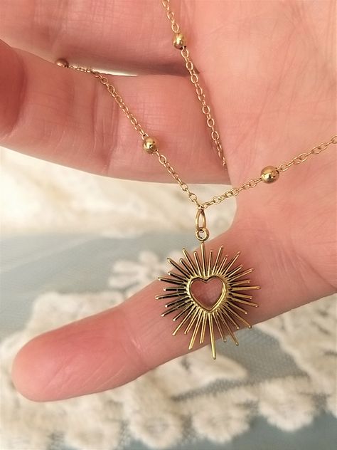 Gold Catholic Jewelry, Sacred Heart Jewelry, Heart Jewelry Aesthetic, Mother Mary Necklace, Mary Heart, Gold Vintage Jewelry, Sacred Heart Necklace, Sacred Jewelry, Mary Necklace