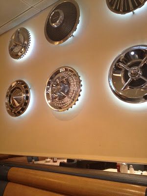 Diy Hubcap Ideas, Hubcap Wall Decor, Hubcaps Repurposed, Hub Caps Ideas, Hubcap Art, Wood Columns, Light Post, Car Furniture, Cars Room