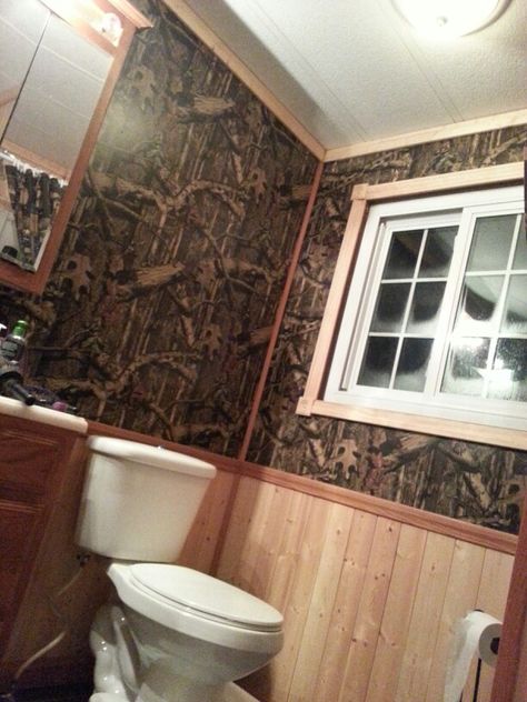 A picture of the camo part of the Maghakian Family fisherman bathroom Camo Bathroom, Hunting Bathroom Decor, Camo Home Decor, Camo Bedroom, Camo Wall, Camo Decor, Camo Life, Neo Art Deco, Camo Stuff