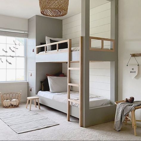 Farmhouse Kids Bedroom, Home Decorating Styles, Beddys Bedding, Bunk Bed Rooms, Home Decor Ideas Bedroom, Diy Bunk Bed, Bunk Beds Built In, Triple Bunk Bed, Built In Bunks