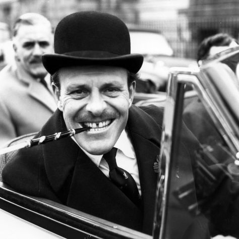 Terry Thomas British Stereotypes, Dandy Comic, Terry Thomas, English Characters, Look Retro, British Comedy, Bowler Hat, Character Actor, Photo Vintage