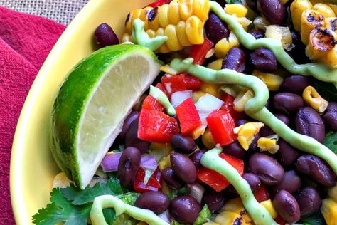 This Weight Watchers Mexican Chopped Salad is delicious, filling and only 1 Freestyle SmartPoint per serving. Weight Watchers Mexican, Weight Watchers Salad, Mexican Chopped Salad, Hungry Girl, Large Salad Bowl, Colorful Salads, Roasted Corn, Fruit Salad Recipes, Chopped Salad