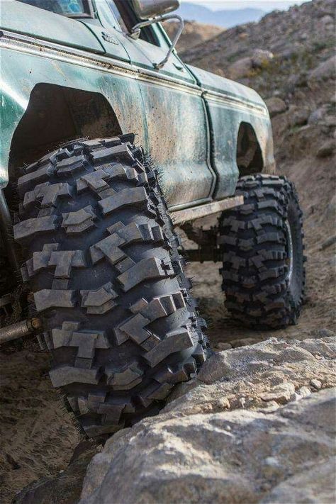 Truck Rims And Tires, 4x4 Tires, Homemade Tractor, Diy Screen, Truck Rims, Truck Seat Covers, Mud Trucks, Truck Mods, Bug Out Vehicle