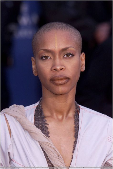 Erykah Badu Bald, Bald Aesthetic, Erica Badu, Eryka Badu, Erykah Badu Style, Hair Stages, Goddess Aphrodite, Buzz Cuts, Natural Hair Short Cuts